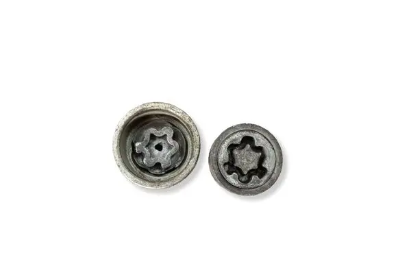 Volkswagen PASSAT B6 Anti-theft wheel nuts and lock 3C0