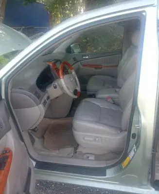 Toyota Sienna XL20 II Front door rubber seal