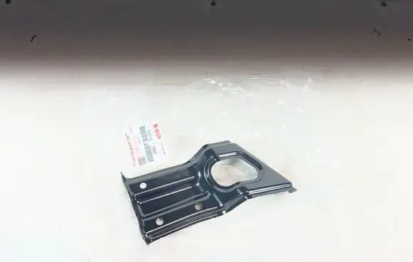 Suzuki Swift IV Fender mounting bracket 5831652R00