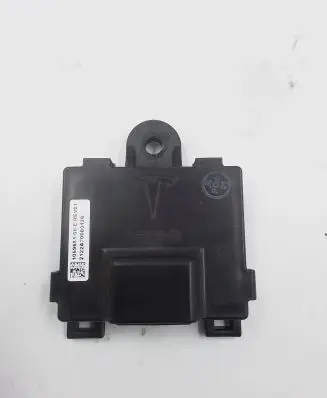 Tesla Model S Door control unit/module 106965100E 2122A70000126