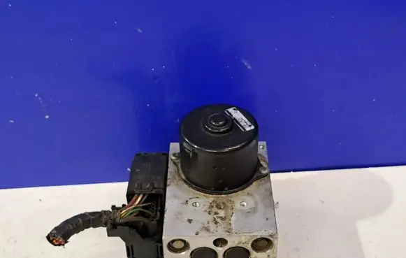 Volvo V70 ABS Pump 8619968 8671454