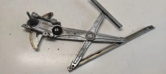 Rear door manual window regulator