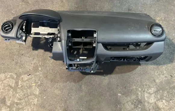 Renault Clio IV Dashboard 682007861R 123827X