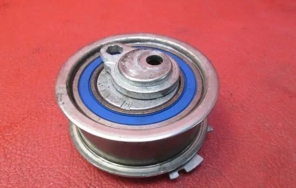 Skoda Fabia Mk2 (5J) Timing belt tensioner 03L109243C