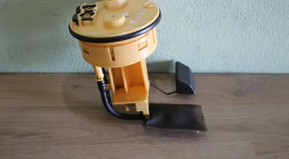 Toyota Corolla Verso AR10 Fuel level sensor 