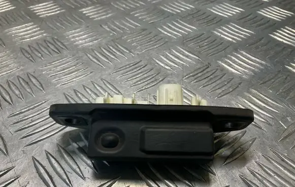 Toyota C-HR I Tailgate opening switch 