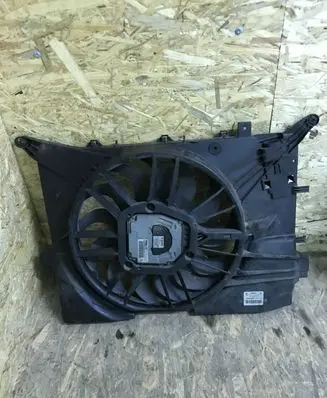 Volvo XC70 Radiator cooling fan shroud