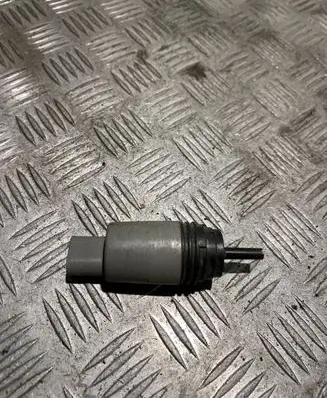 BMW 5 E60 E61 Windscreen/windshield washer pump 8934159