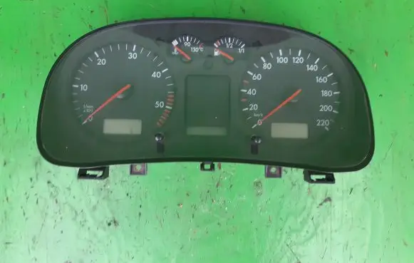 Volkswagen Golf IV Speedometer (instrument cluster) 1J0920801F