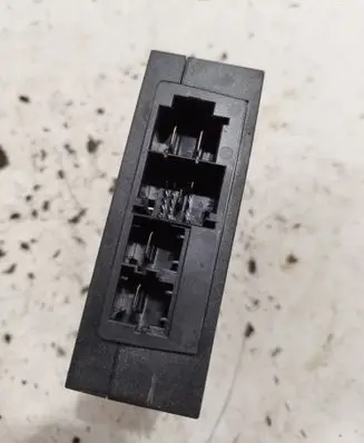 BMW 7 E65 E66 Fuse module 7510638