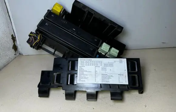 BMW 5 E34 Fuse module 61131378539 1378539 8369114