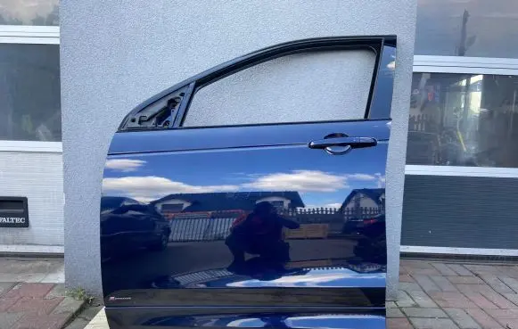 Land Rover Discovery 5 Front door