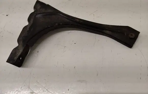 Audi A6 S6 C5 4B Fender mounting bracket 4B0821136A