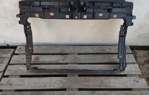 Volkswagen Touran III Radiator support slam panel