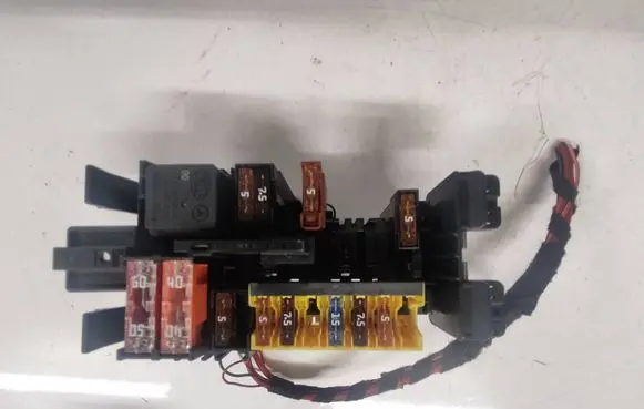 Mercedes-Benz C W205 Fuse box set A2059067200 19261000002 1637055395