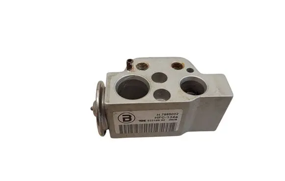 Audi A4 S4 B8 8K Air conditioning (A/C) expansion valve H7995002 HFC134A 52316990