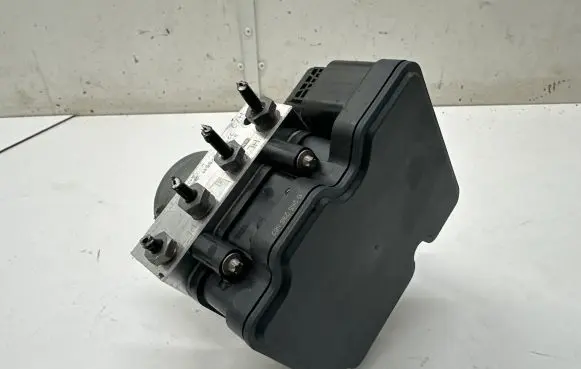 Mercedes-Benz CLA C118 X118 ABS Pump A1779002710