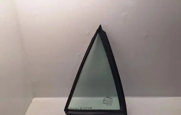Toyota Auris 150 Rear vent window glass 6812402170 6818902090