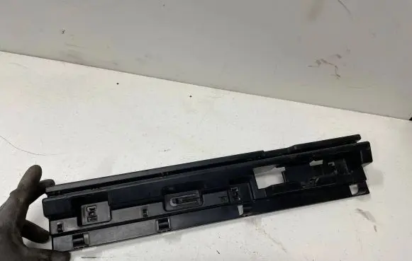 Sill/side skirt trim