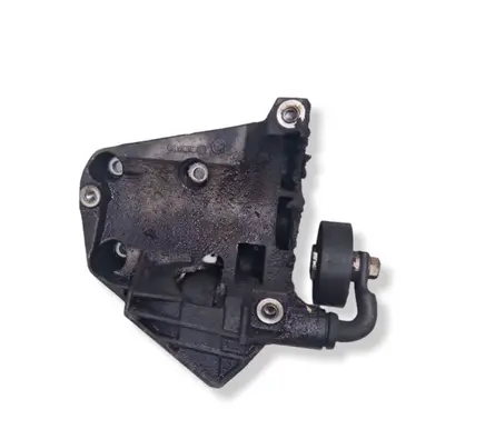 BMW 7 E65 E66 Generator/alternator bracket 7786708-04