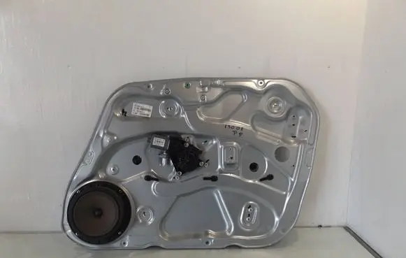Hyundai i30 Front door window regulator motor 824602R000