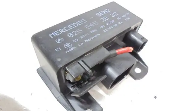 Mercedes-Benz Vaneo W414 Glow plug pre-heat relay 0255452832