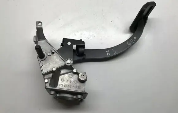 BMW X3 E83 Brake pedal 2229128 35112229128