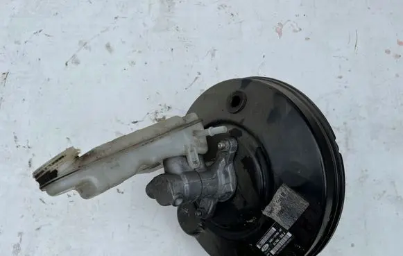 Ford Focus Brake booster BV612B195AF