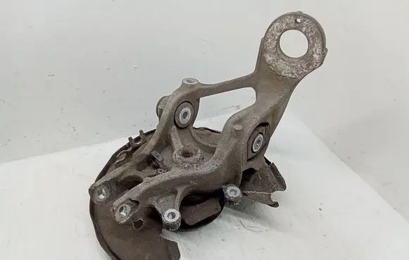 Rear wheel hub spindle/knuckle