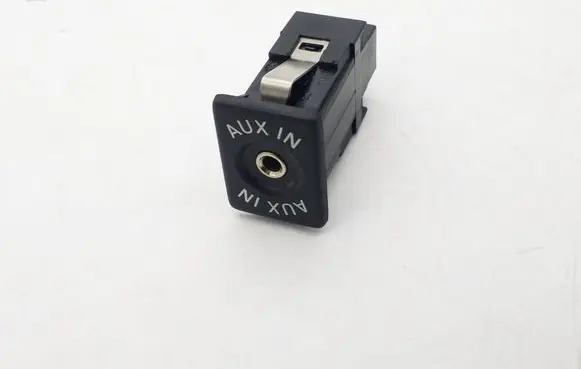 Volkswagen Jetta VI AUX in-socket connector 5M0035724