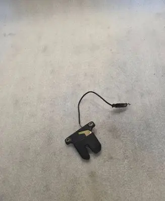 Audi A8 S8 D2 4D Tailgate/trunk/boot lock/catch/latch 4A5827505 4A5827505H