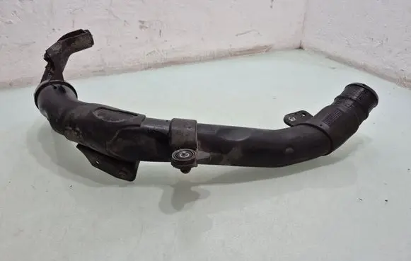 Volkswagen PASSAT B6 Intercooler hose/pipe 5N0145840F
