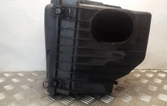 Dodge Nitro Air filter box