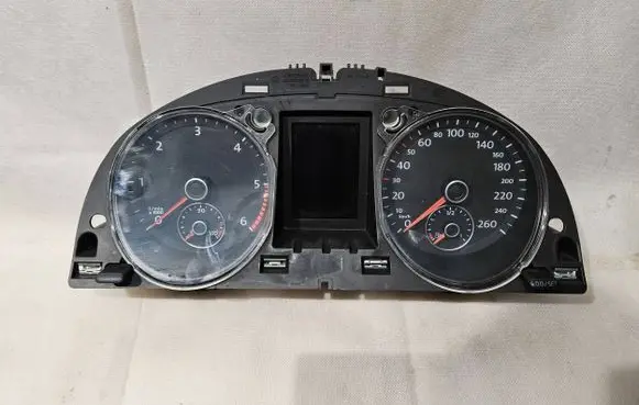 Volkswagen PASSAT B7 Speedometer (instrument cluster) 3AA920870D