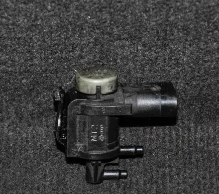 Audi A8 S8 D4 4H Turbo solenoid valve 1J0906283C