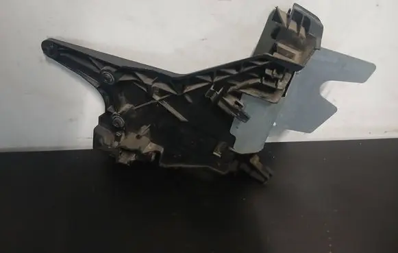Volvo V70 Rear door exterior handle/bracket 08663909 983056