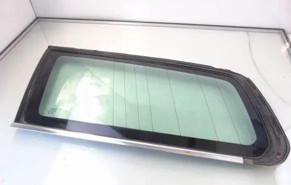 Volvo V70 Rear side window