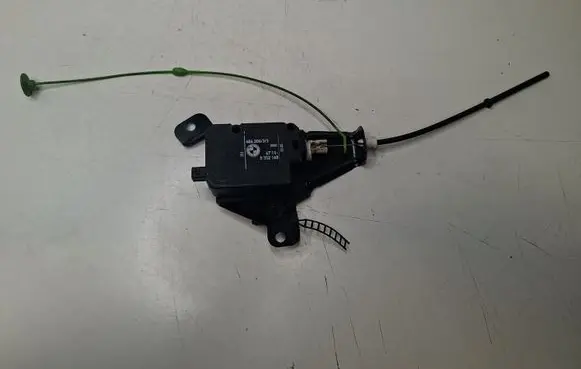 BMW 5 E39 Fuel tank cap lock motor 8352168 6711 40620433