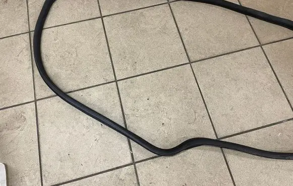 Mercedes-Benz E W212 Rear door rubber seal (on body)