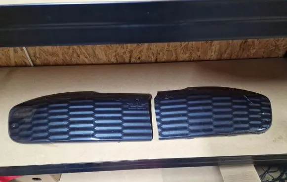 Ford Mustang VI Front bumper upper radiator grill LK9B8C436BAW