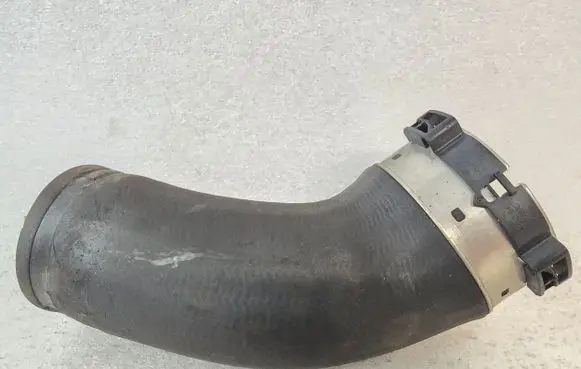 Volvo XC40 Intercooler hose/pipe 32222150