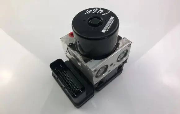 Volvo V70 ABS Pump 31423347