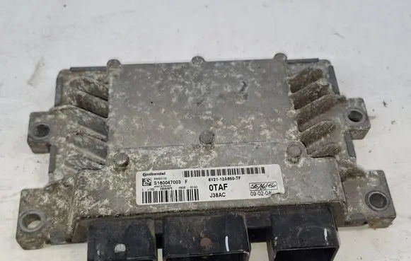 Ford Fiesta Engine control unit/module 8V2112A650TF S180047003F