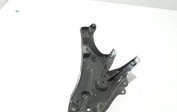 Volvo S90, V90 Fender mounting bracket 31447897