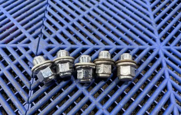 Toyota C-HR I Nuts/bolts 