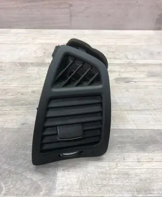 KIA Sorento Dash center air vent grill