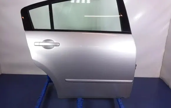Nissan Maxima A34 Rear door