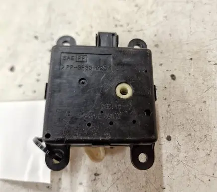 Nissan Primera Air flap motor/actuator 3T05030820