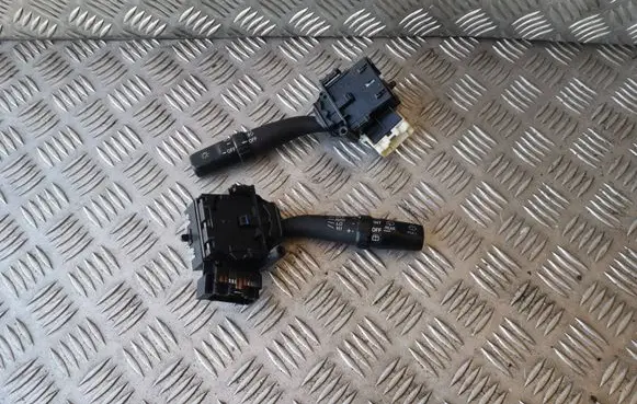 Toyota Corolla Verso AR10 Wiper turn signal indicator stalk/switch 8465205170 173821 8414005110