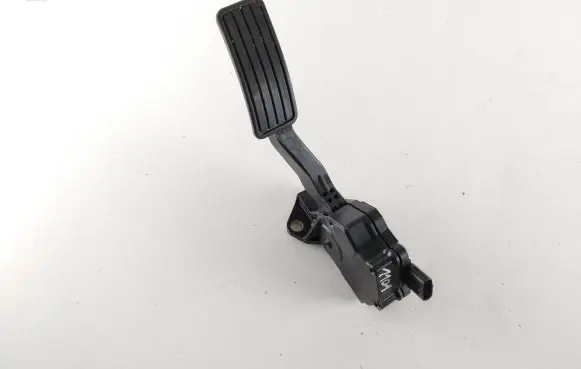 Subaru Forester SH Accelerator throttle pedal 36010AG140 1988007120 02M17B00251